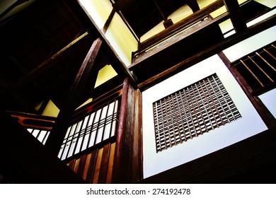 Japanese styl ou huis, argitektuur, JAPAN. Landskap van ou Japanese argitektuur en tuin. 'n Ou Japannese huis wat 'n historiese gebou is.