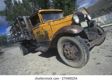 Een antieke Ford-vrachtwagen in Bannack, Montana