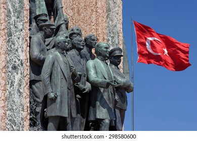 Unabhängigkeitsdenkmal zum Gedenken an Kemal Atatürk und die Gründung der Türkischen Republik (1923) Taksim-Platz in Istanbul Türkei