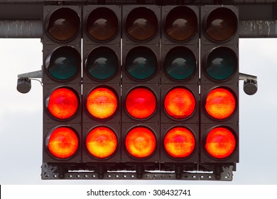 Lampu Start Merah di Sirkuit Balap