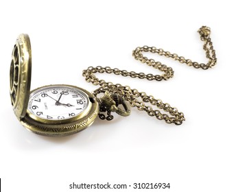 古典的な懐中時計 (開いた蓋とチェーンが白い背景で隔離のビンテージ懐中時計時計)