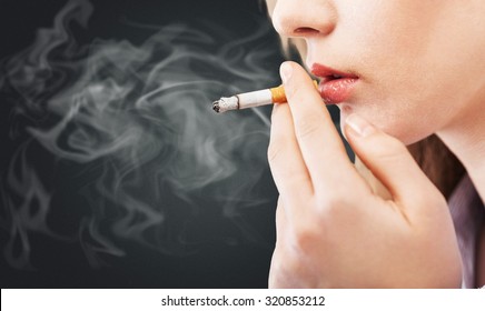 Mujeres Fumando.