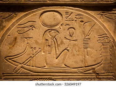Ra o Re es la antigua deidad solar egipcia - 1000 aC