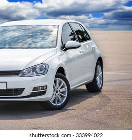 auto sportiva bianca senza marchio commerciale