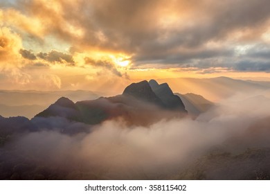 Naplemente a hegyekben (Doi Luang Chiang Dao, Chiang Mai, Thaiföld)