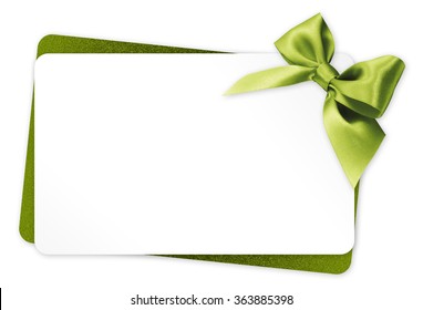 kartu hadiah dengan pita pita hijau Terisolasi di latar belakang putih