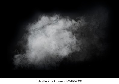 Weißer Rauch isoliert auf schwarzem Hintergrund
