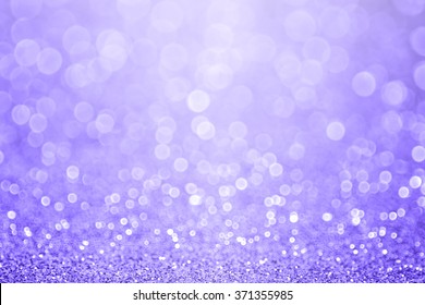 Undangan pesta latar belakang confetti berkilau ungu pastel abstrak untuk ulang tahun atau Paskah
