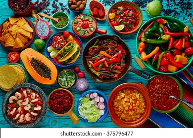 Makanan Meksiko campuran latar belakang berwarna-warni Meksiko