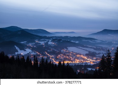 Oblacno Zimske Noci Preuzimanje Hd Pozadina