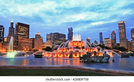 Đường chân trời Chicago và Đài phun nước Buckingham lúc chạng vạng