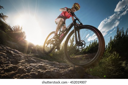 Sport. Mountain Bike Cyclist op eenzel Streck.