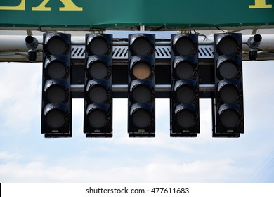 Lampu start di lintasan balap