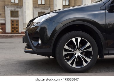 Veículo suv preto carro auto detalhe roda dianteira
