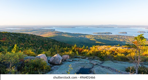 Uitzicht vanaf Cadillac Mountain, Acadia National Park Maine. Op een heldere zonnige dag