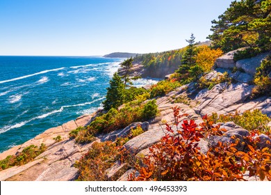 Uitzicht op de kustlijn van Maine in het Acadia National park.