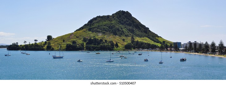 Vista panorámica del monte Maunganui en Tauranga. Tauranga es una ciudad junto al puerto en la región de Bay of Plenty en la Isla Norte de Nueva Zelanda.