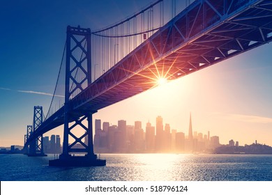 サンフランシスコのスカイラインのレトロビュー。アメリカの精神-カリフォルニアのテーマ。アメリカの背景。