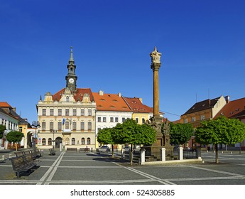 Stadhuis op plein van vrede in Ceska Lipa, Tsjechië