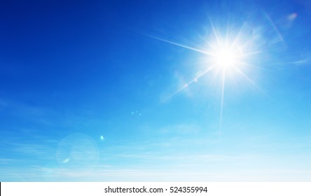 blauwe lucht en zon