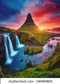 Núi lửa Kirkjufell bên bờ biển bán đảo Snaefellsnes. Cảnh buổi sáng đẹp như tranh vẽ và tuyệt đẹp. Điểm du lịch nổi tiếng. Vị trí thác nước nổi tiếng Kirkjufellsfoss, Iceland, Châu Âu. Thế giới làm đẹp.
