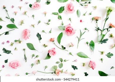 Blumenmuster aus rosafarbenen und beigen Rosen, grünen Blättern, Ästen auf weißem Hintergrund. Flache Lage, Draufsicht. Valentinstag Hintergrund. Blumenmuster. Muster von Blumen. Blumen-Muster-Textur