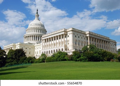 Quang cảnh ngoài trời của Tòa nhà Quốc hội Hoa Kỳ ở Washington DC với nền trời xanh tuyệt đẹp
