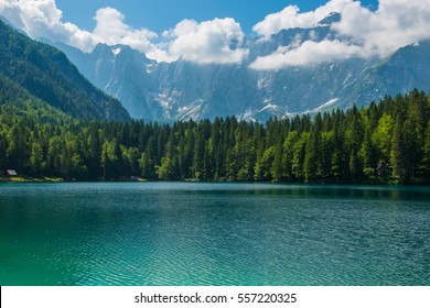 lago alpino Di Laghi Fusine. Dolomitas. Italia