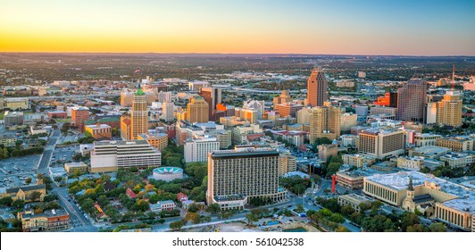 Pemandangan puncak pusat kota San Antonio di Texas USA