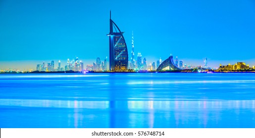 Langit Dubai saat senja, UEA.