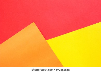 紙の色の黄色とオレンジと赤の抽象的な背景。