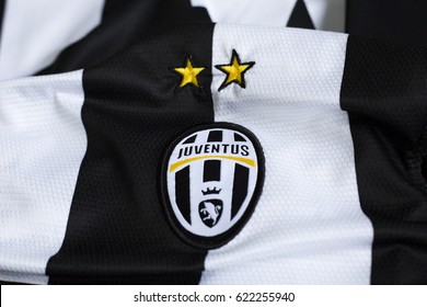 File:Juventus FC 2017 flag (black).svg - Wikimedia Commons