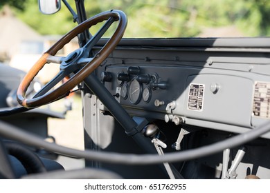 Cabina de un jeep militar