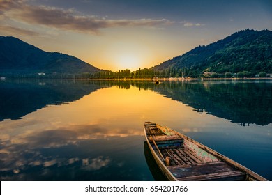 Sunrise-Blick auf einen Dal-See Srinagar Jammu ein Kaschmir, Indien,
