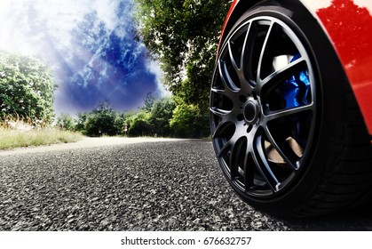 Detalhe em rodas de carro esportivo vermelho quente com freios esportivos