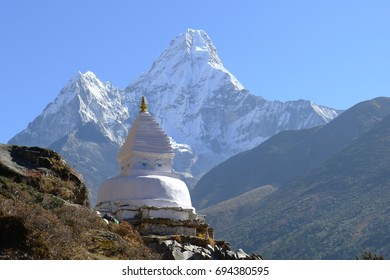 De Ama Dablam-berg in de Himalaya-bergen van Nepal. Ama Dablam is op zijn hoogtepunt 22.329 'of 6.812 meter hoog.
