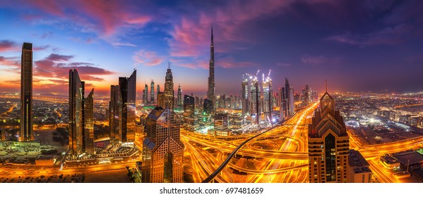 Dubais skyline ved solnedgang