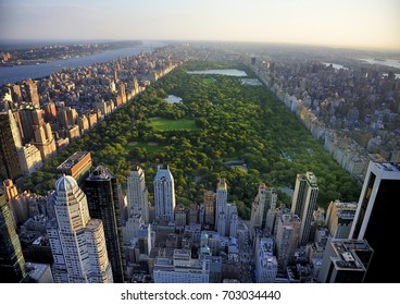 Công viên trung tâm Manhattan nhìn từ vị trí cao trong cảnh quan buổi tối