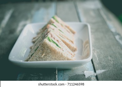 Club Sandwich dengan keju Ham dan Sayuran, proses warna.