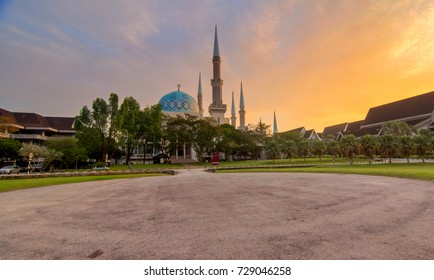 hermosa mezquita con vista al atardecer en UTM Johor Malaysia