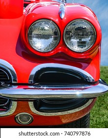 Vintage Red Sports Car vista frontal, faros y parachoques detalle