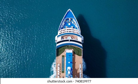 Tàu du lịch lớn vượt biển Địa Trung Hải - Hình ảnh trên không