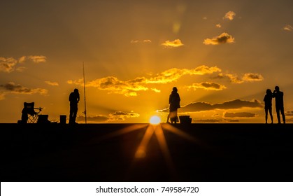 Hawaiianischer Sonnenuntergang im Ala Moana Park in Honolulu, Hawaii