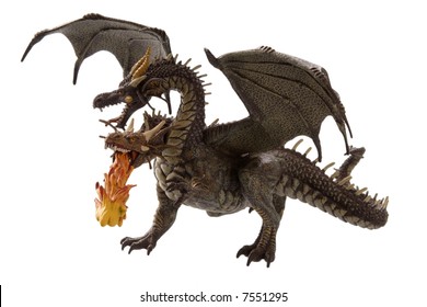 Dragón de fuego volador aislado sobre fondo blanco