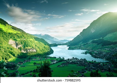 Lungernsee 湖、スイス、ヨーロッパの空撮