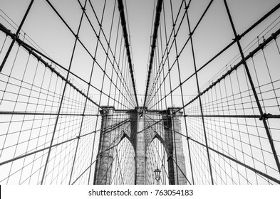 La red de cables del puente de Brooklyn, Nueva York, EE.UU.