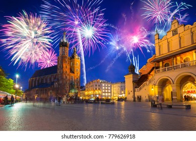 Pertunjukan kembang api Tahun Baru di Krakow, Polandia