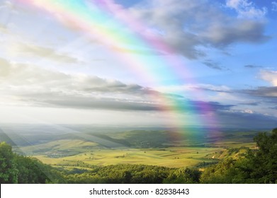 夏の日の虹と日の出