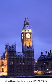 Westminster coberta de neve vista de South Bank
