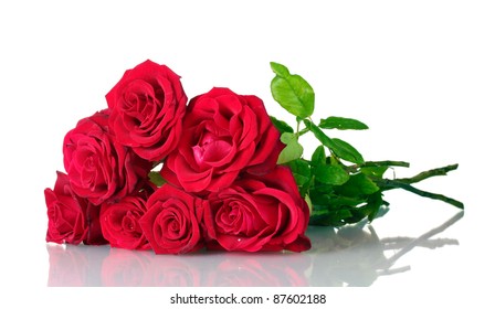 白で隔離赤いバラの美しい花束